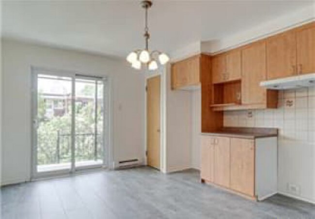 Building Photo - 6650 Av 31E