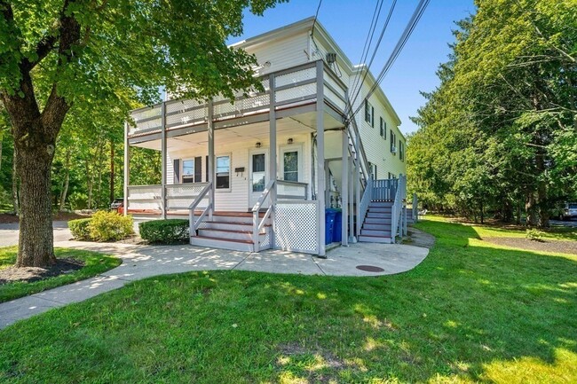 Building Photo - 453 Pond St