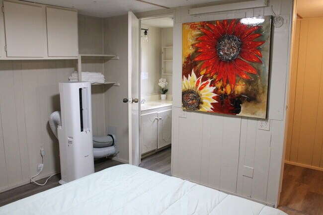 dormitorio - 2011 Miller Rd