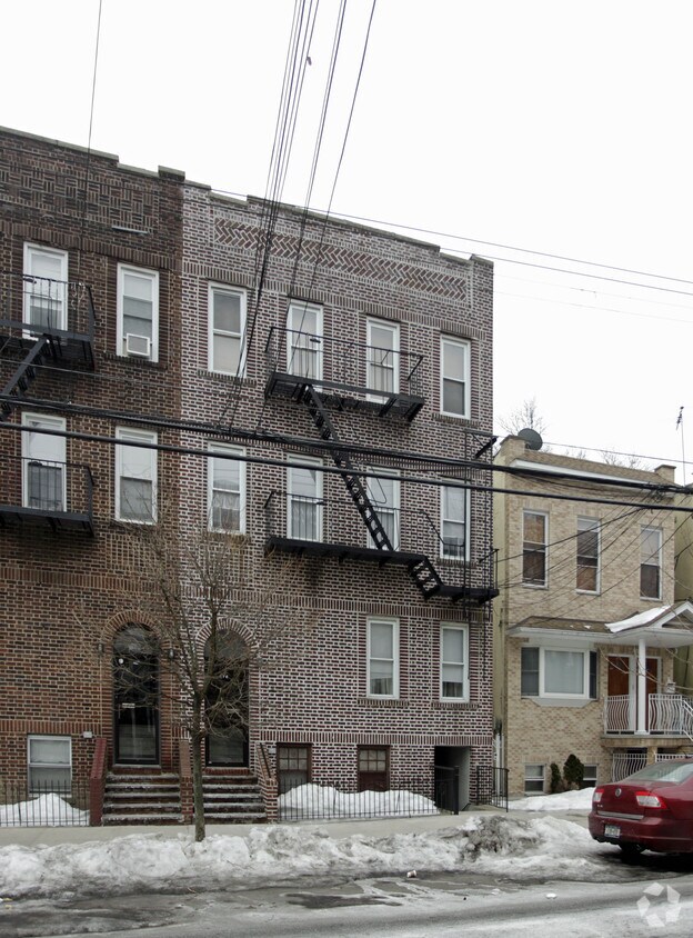 Building Photo - 270 E 235th