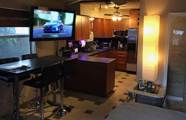 Building Photo - 1701 Hayes St