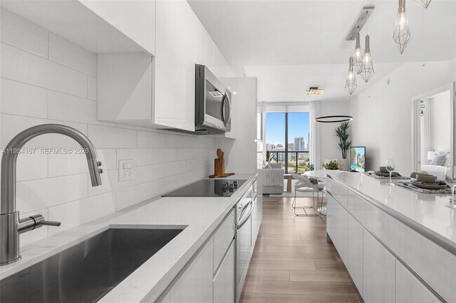 Foto del edificio - 101 Diplomat Pkwy