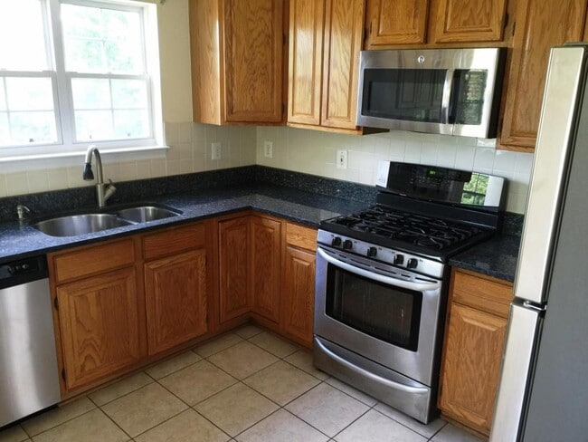 Building Photo - 2531 James Maury Dr
