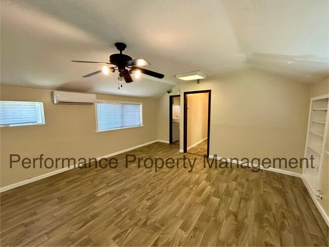 Building Photo - Cute 1 Bed/1 Bath Home in N Bakersfield