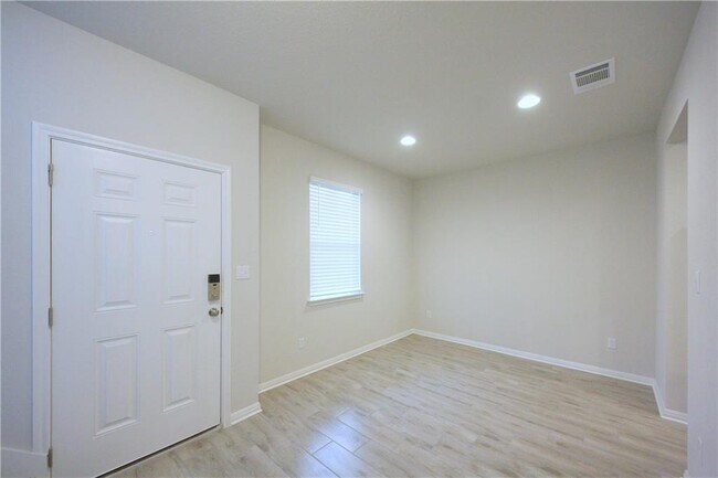 Foto del edificio - 1732 Fountain Bridge Dr