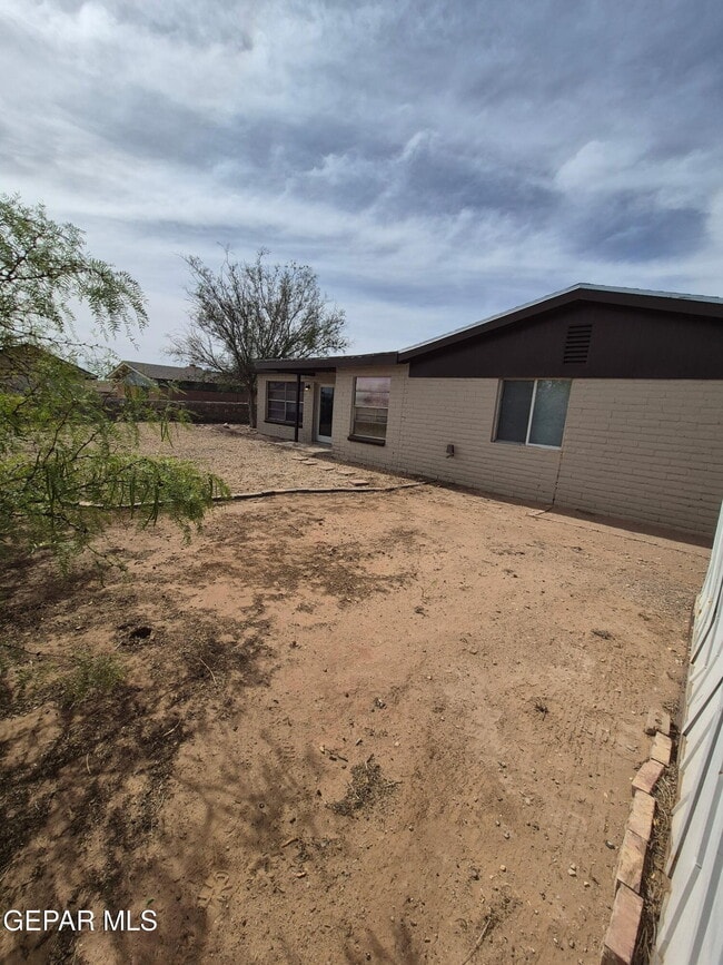 Building Photo - 6644 Mariposa Dr