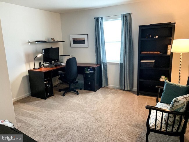 Building Photo - 553 McManus Way