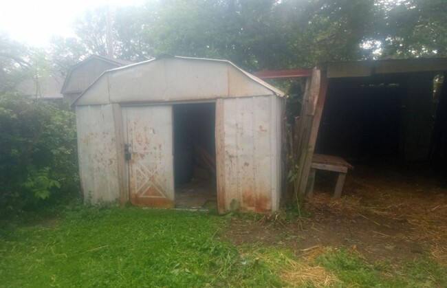 Building Photo - COMING SOON!!1  3-BEDROOMS! - $390 Month /...