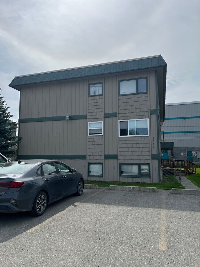 Foto del edificio - 3530 E 42nd Ave