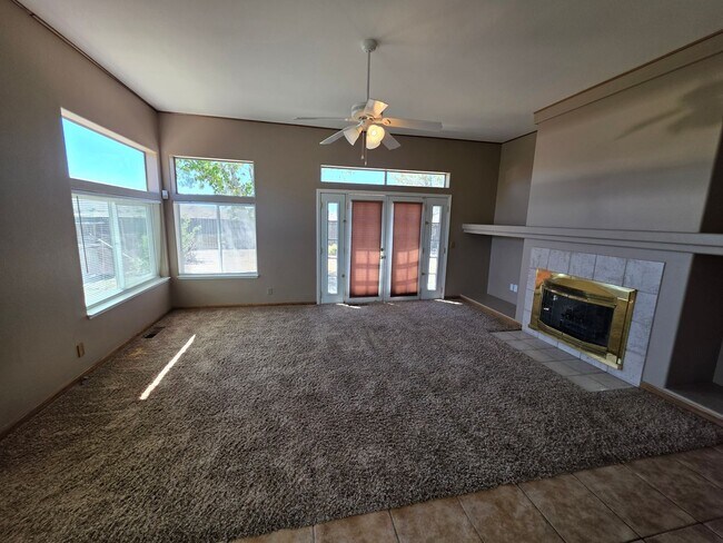 Foto del edificio - Fully Furnished