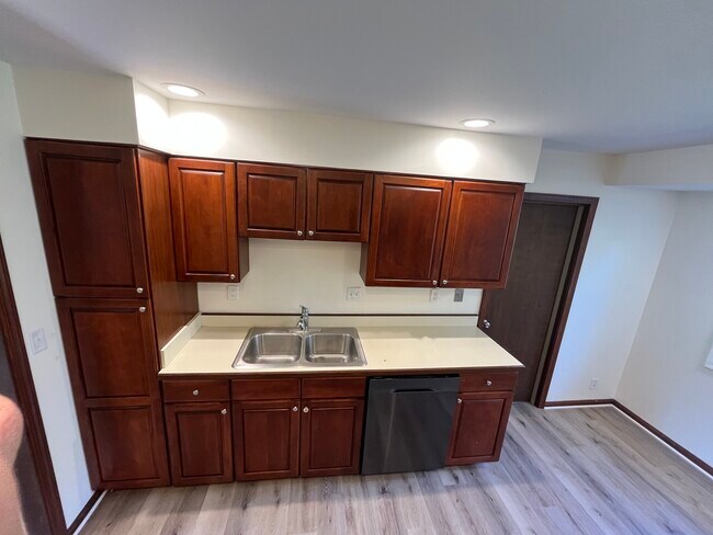 Foto del edificio - 7080 Millikin Rd