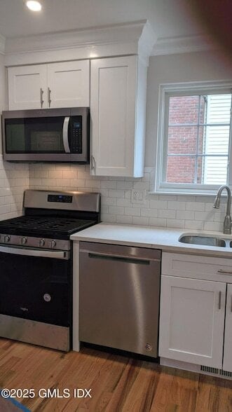Foto del edificio - 82 Cos Cob Ave