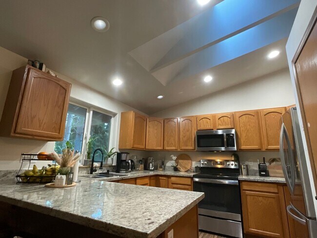 Foto del edificio - Beautiful 3 Bedroom, 2.5 Bath Home in Clearwood Community!