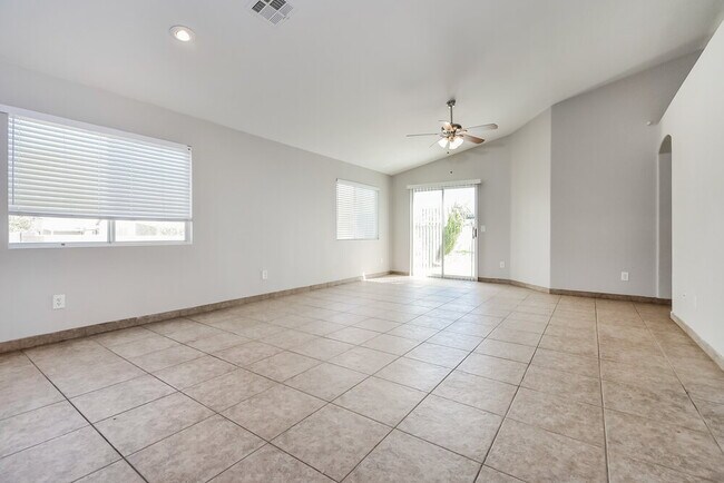 Foto del edificio - 2401 Cypress Island Ct