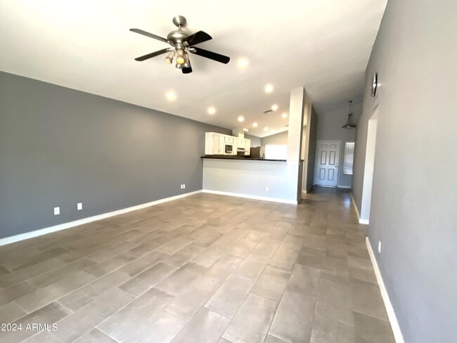 Foto del edificio - 1365 N 87th St