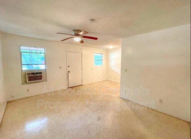 Foto del edificio - 7226 Rutledge Pearson Dr