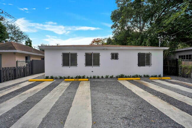 Foto del edificio - 5753 NW 6th Ave