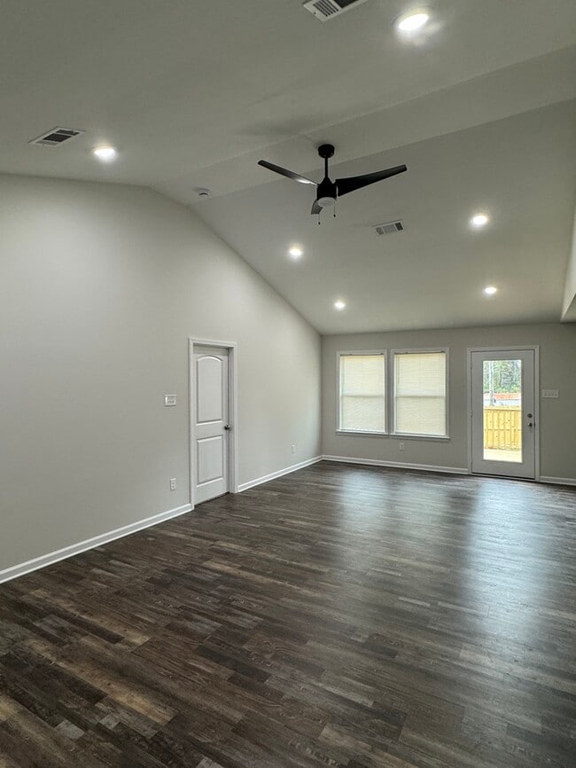 Building Photo - 20 Edward Dr