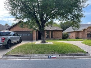 Building Photo - 2112 Pin Oak Rd