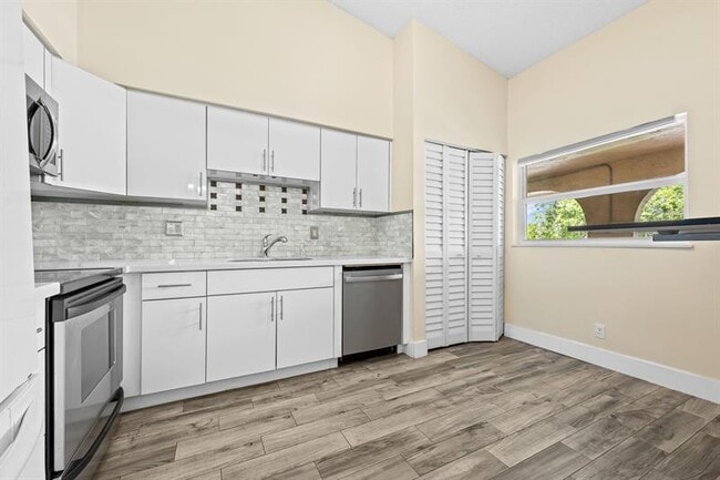 Building Photo - 2983 NW 92nd Ave