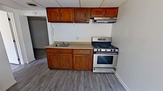 Building Photo - 1st Floor Apartment