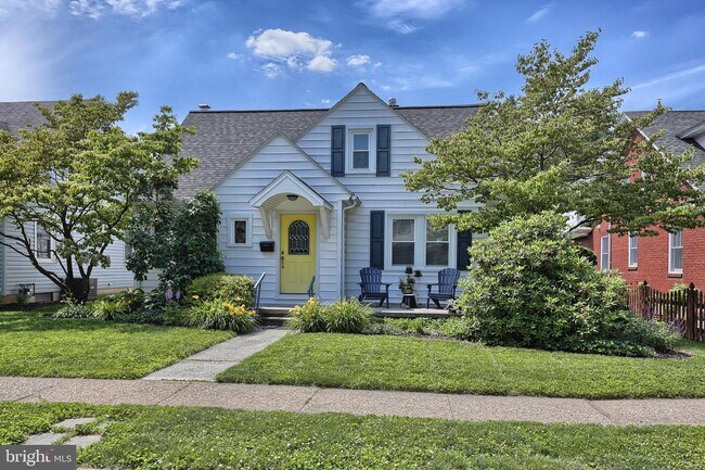 Building Photo - 207 Maple Ave
