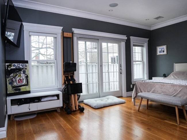 Building Photo - 161 Tudor St