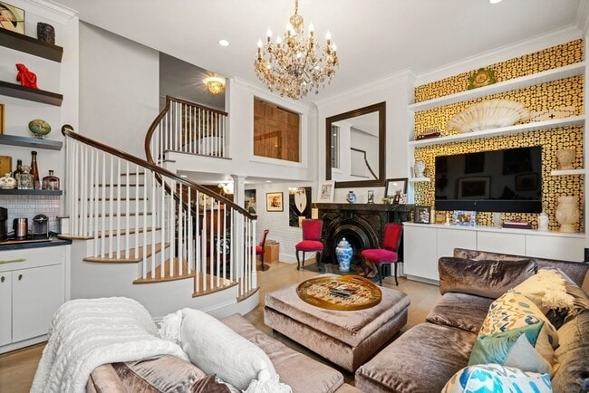 Building Photo - 129 Beacon St