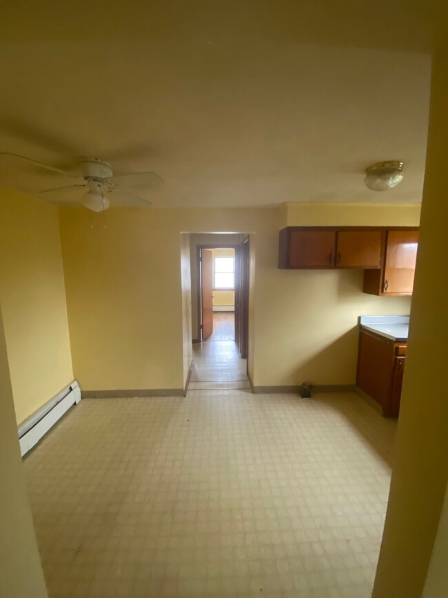 Kitchen - 16 Saint James Plz