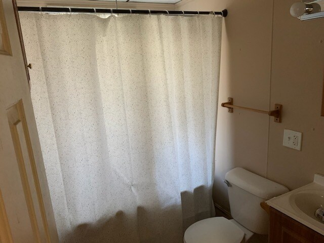Bathroom - 320 N Hyde Park Ave