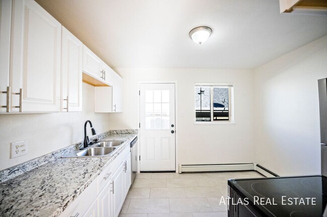 Building Photo - NEWLY RENOVATED - Beautiful 2bed, 1bath in...