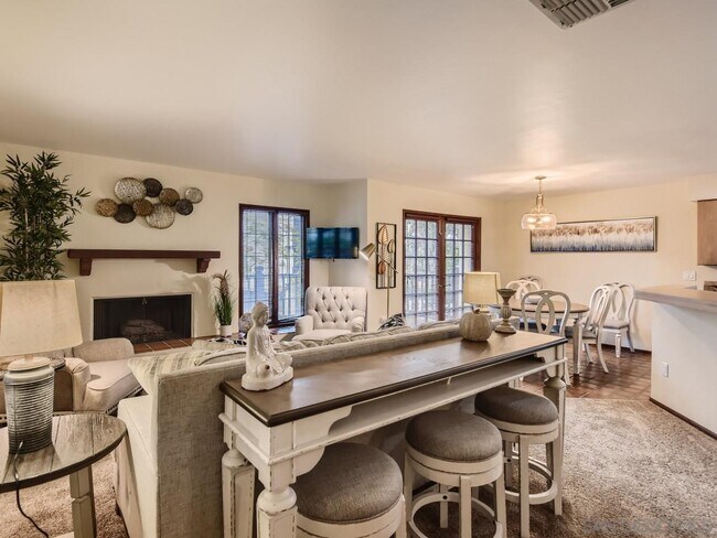 Building Photo - 8694 Villa La Jolla Dr