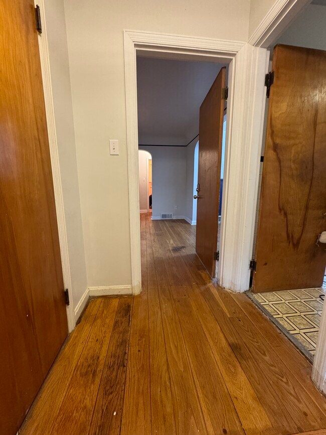 Unit 2 Entry Way - 3903 Kirkup Ave