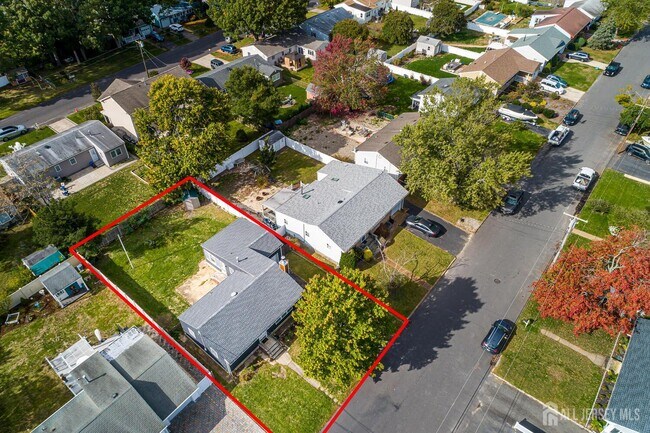 Building Photo - 1331 Sunset Ave