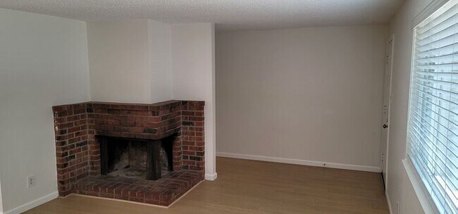 Building Photo - 1685 Kings Row