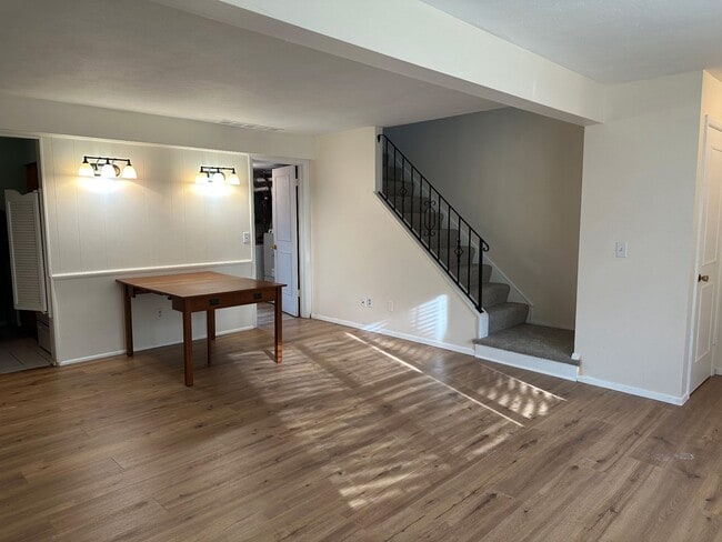 Building Photo - 762 Mentor Ave