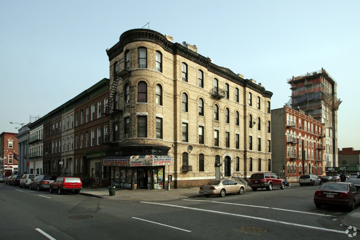 Primary Photo - 989 Bedford Ave