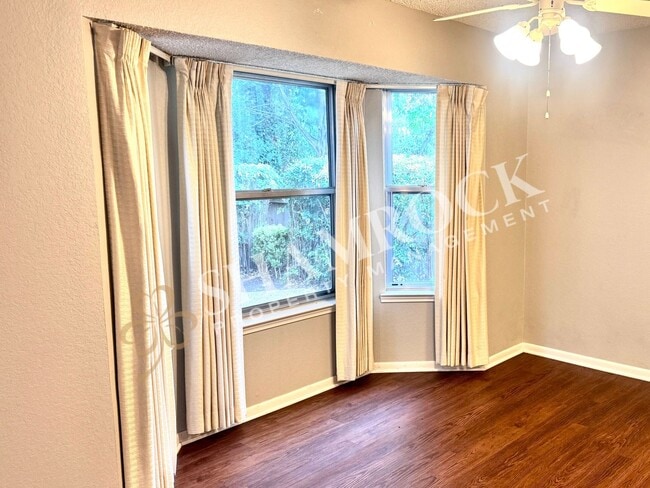 Building Photo - 3206 Creekwood Cir