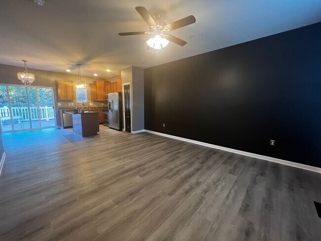 Building Photo - Quaint 2 BR/2.5 BA Townhome in Tanyard Springs Community of Glen Burnie!