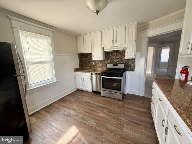 Foto del edificio - 404 W Broad St