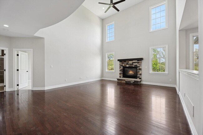 Building Photo - 1840 Tapadera Dr