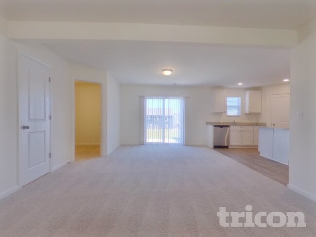 Building Photo - 1080 Crescent Moon Lp