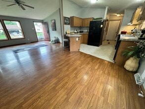 Building Photo - 215 Greenbush Dr