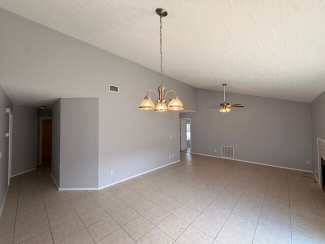 Foto del edificio - Move-In Ready 3/2 with Brand New Kitchen in Port Orange