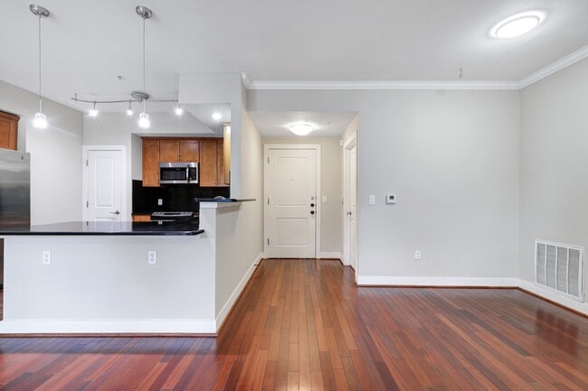 Building Photo - 7342 Oak Manor Dr