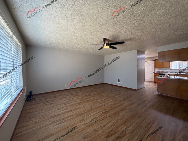 Foto del edificio - 119-121 Maple St