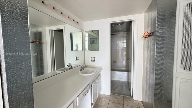 Foto del edificio - 20100 W Country Club Dr