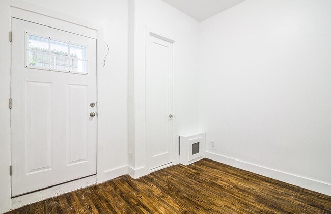 Building Photo - 536 E 89th St