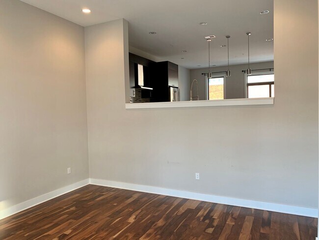 Foto del edificio - Stunning 3-Bed Townhome with Garage in Northern Liberties! Available mid-July!