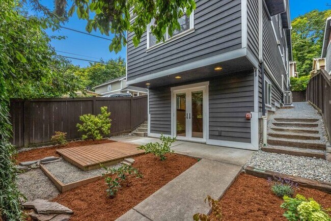 Foto del edificio - Immaculate North Admiral Home with AIR CON...
